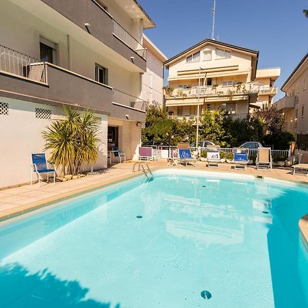 La Plata Hotel - Con Piscina Riccione Dış mekan fotoğraf