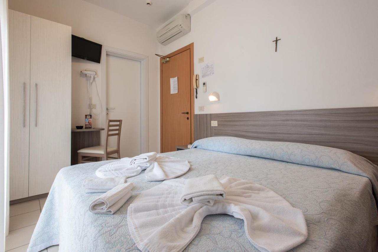 La Plata Hotel - Con Piscina Riccione Dış mekan fotoğraf