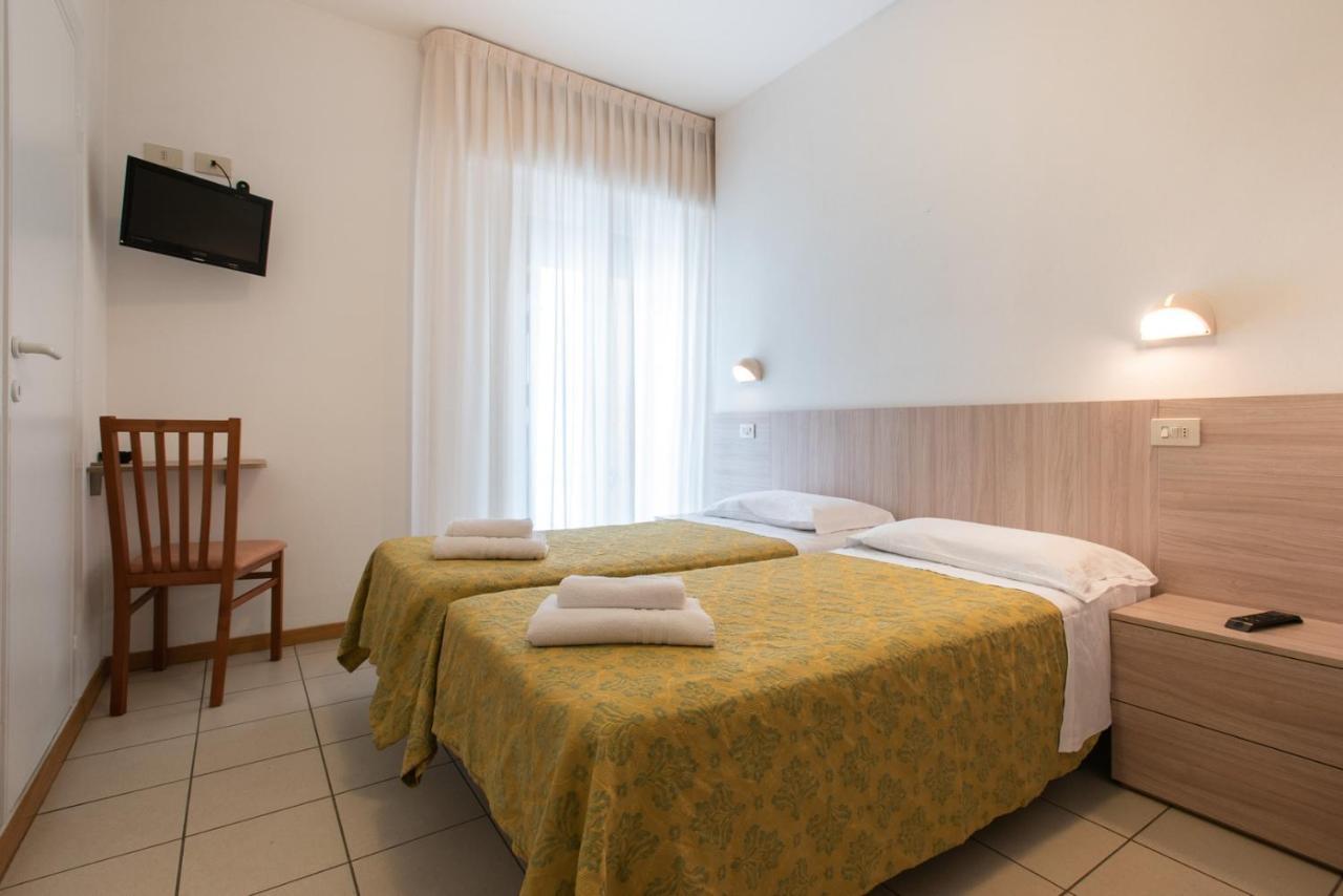 La Plata Hotel - Con Piscina Riccione Dış mekan fotoğraf