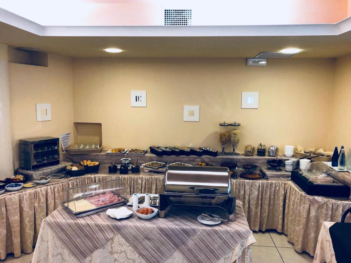 La Plata Hotel - Con Piscina Riccione Dış mekan fotoğraf